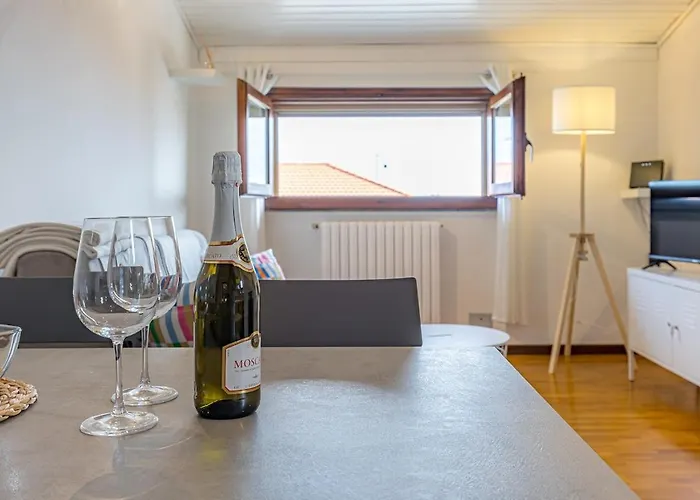 Romantic Hideaway With Private Parking Lägenhet *