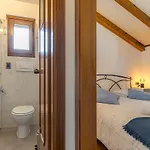 Apartament Romantic Hideaway With Private Parking And Aircon